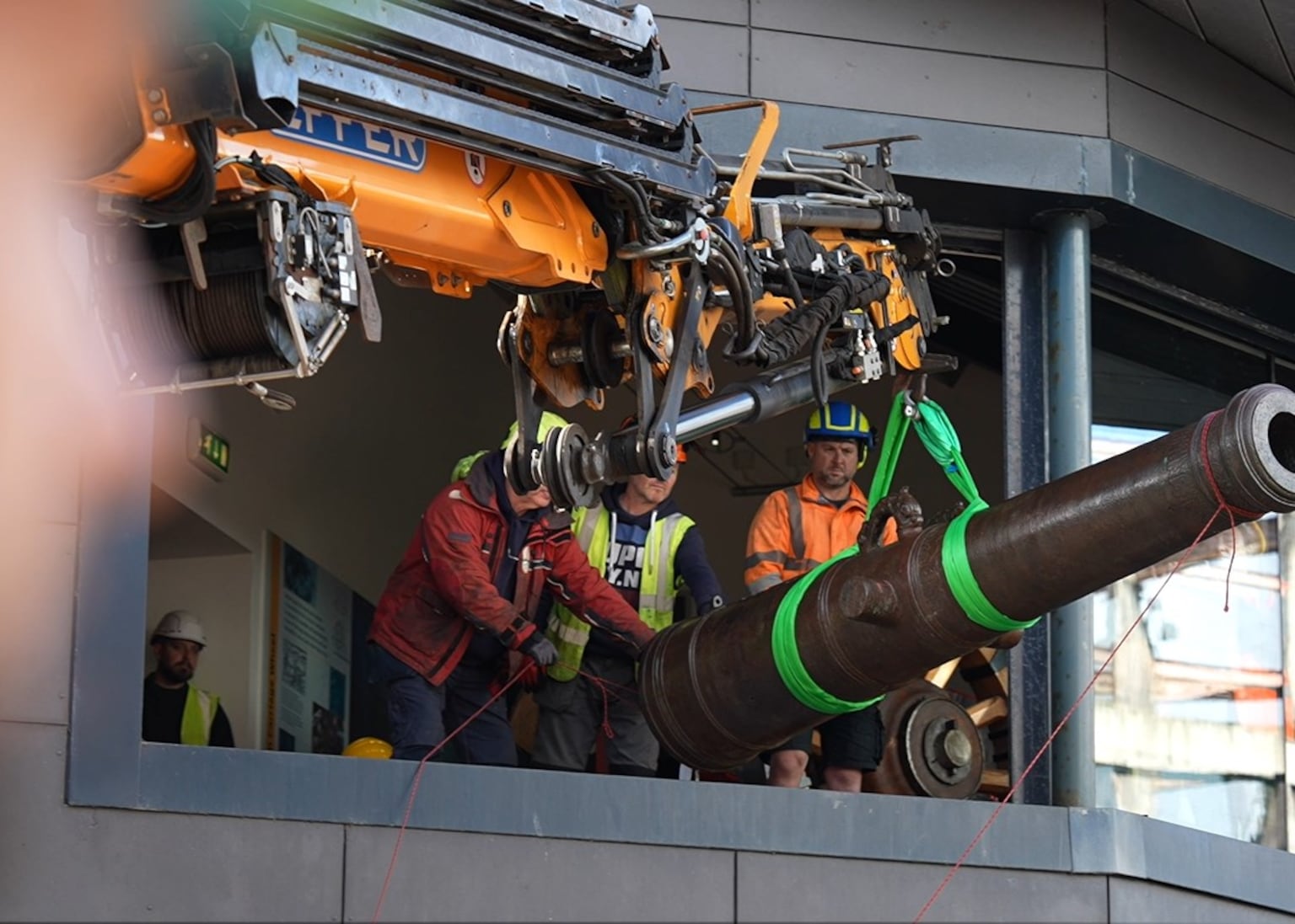Spanish Armada cannon removed from Derry museum by specialist firm