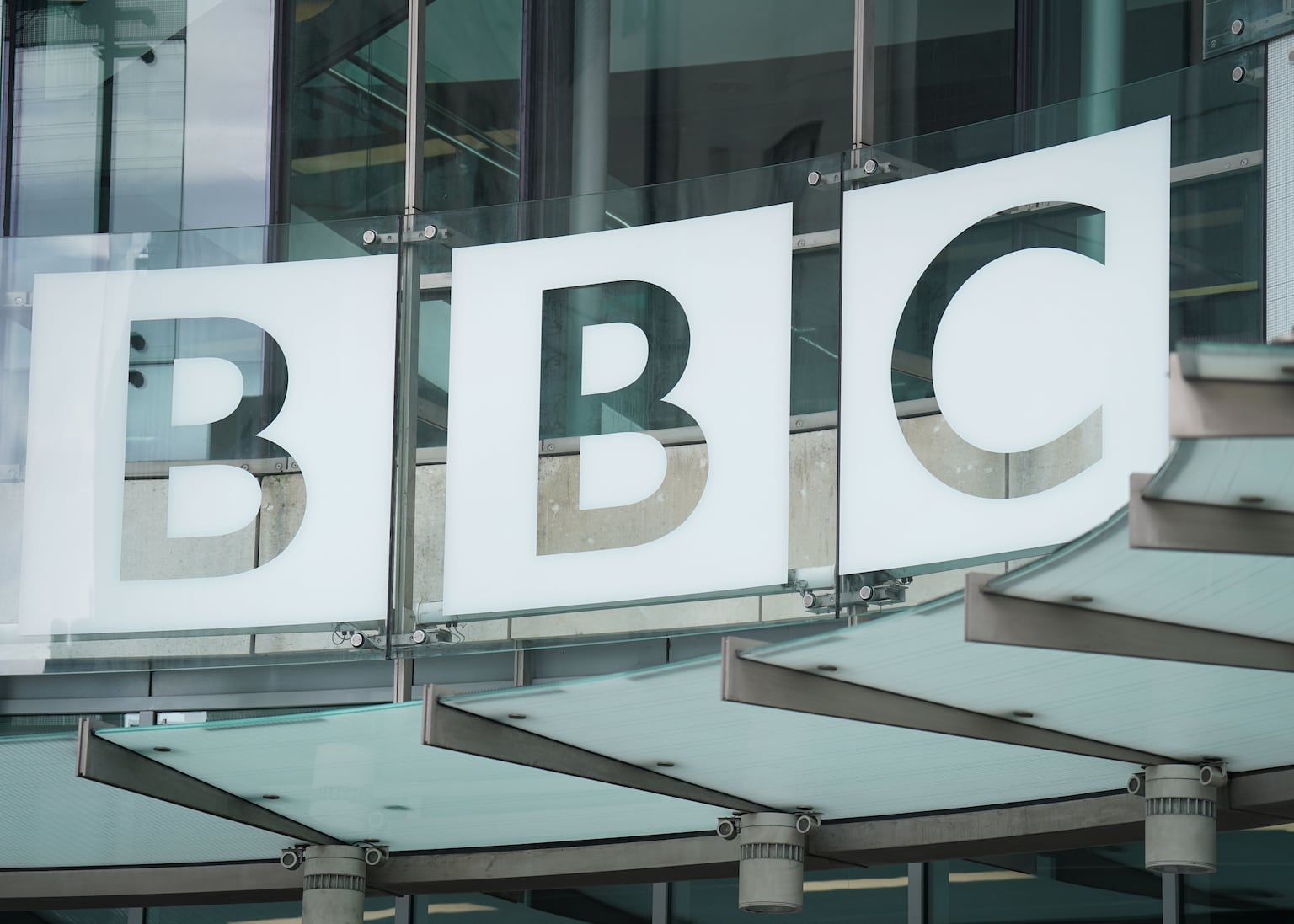 Newsreader’s facial expression while saying ‘pregnant people’ broke rules – BBC