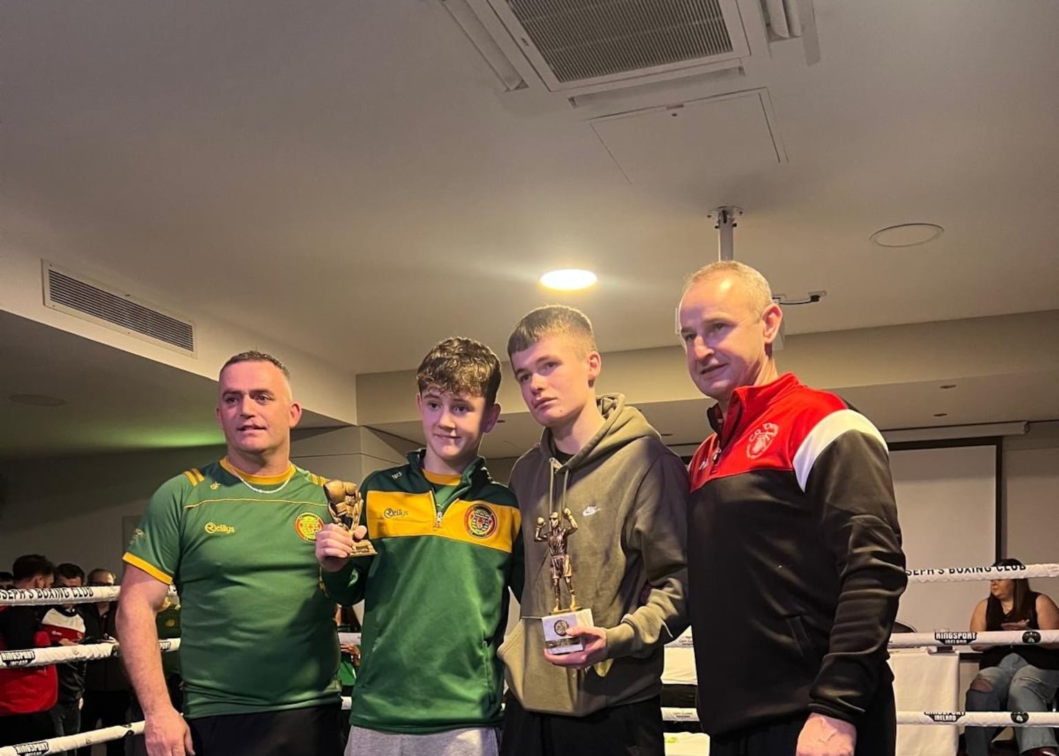 ‘Voice of Irish boxing’ Peter O’Donnell honoured with ‘fitting tribute’ at Derry fight night