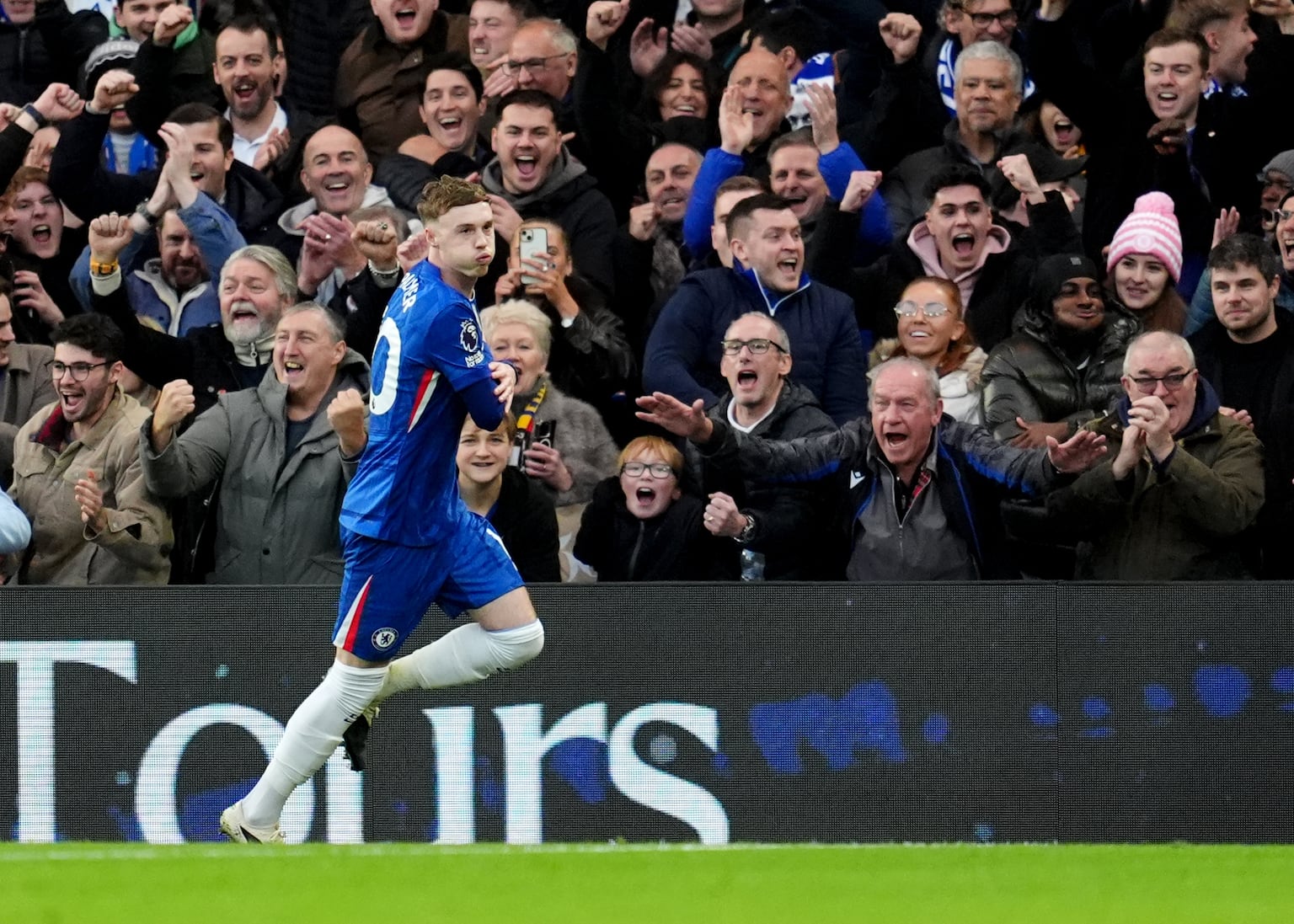 Cole Palmer scores on return to starting line-up as Chelsea ease past Everton