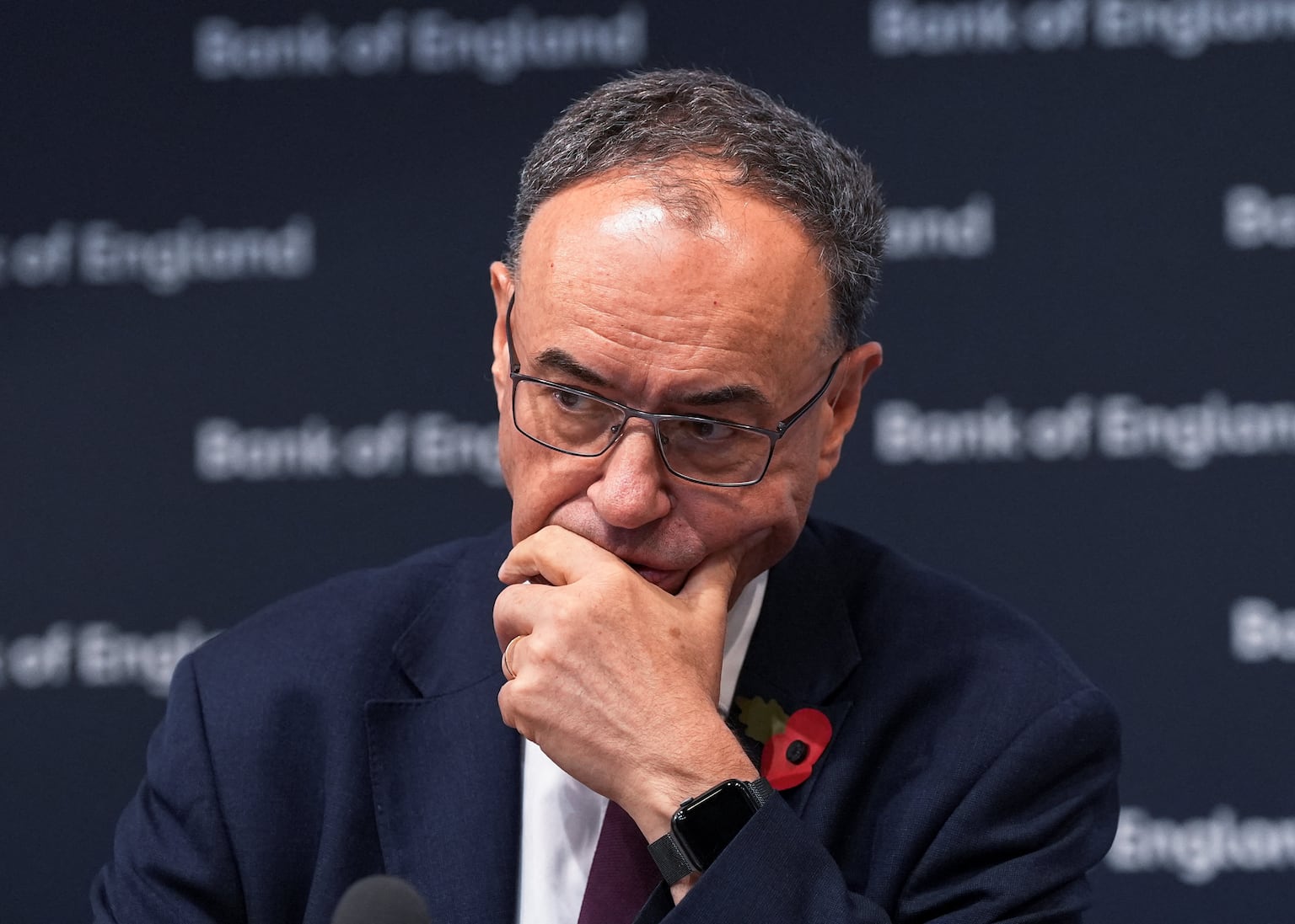 Interest rates held at 4% but ‘door open’ for a post-Budget cut