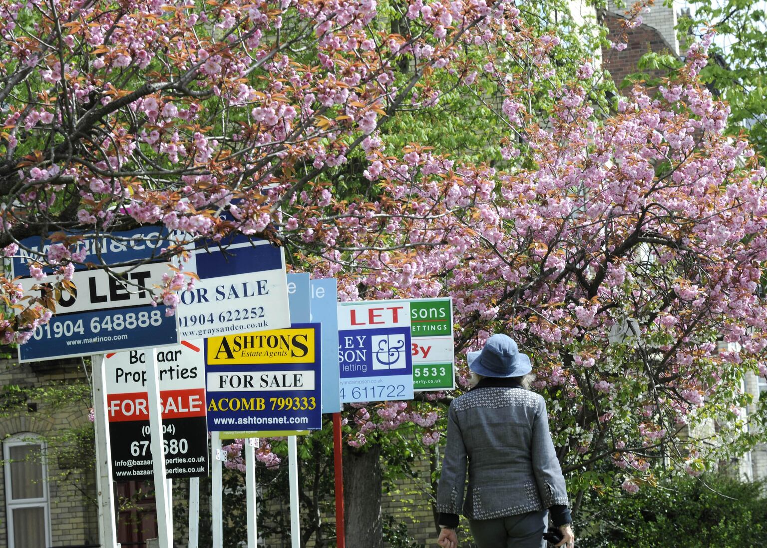 Rising mortgage costs dent buyer demand amid ‘housing market mood shift’