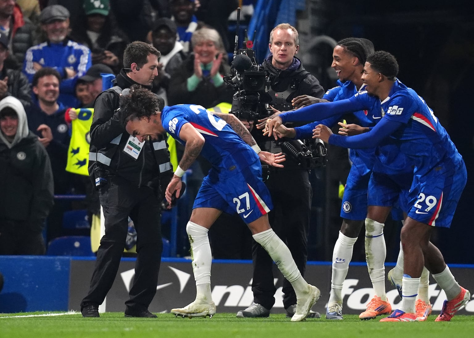 Chelsea climb Premier League table as second-half blitz sees off Wolves