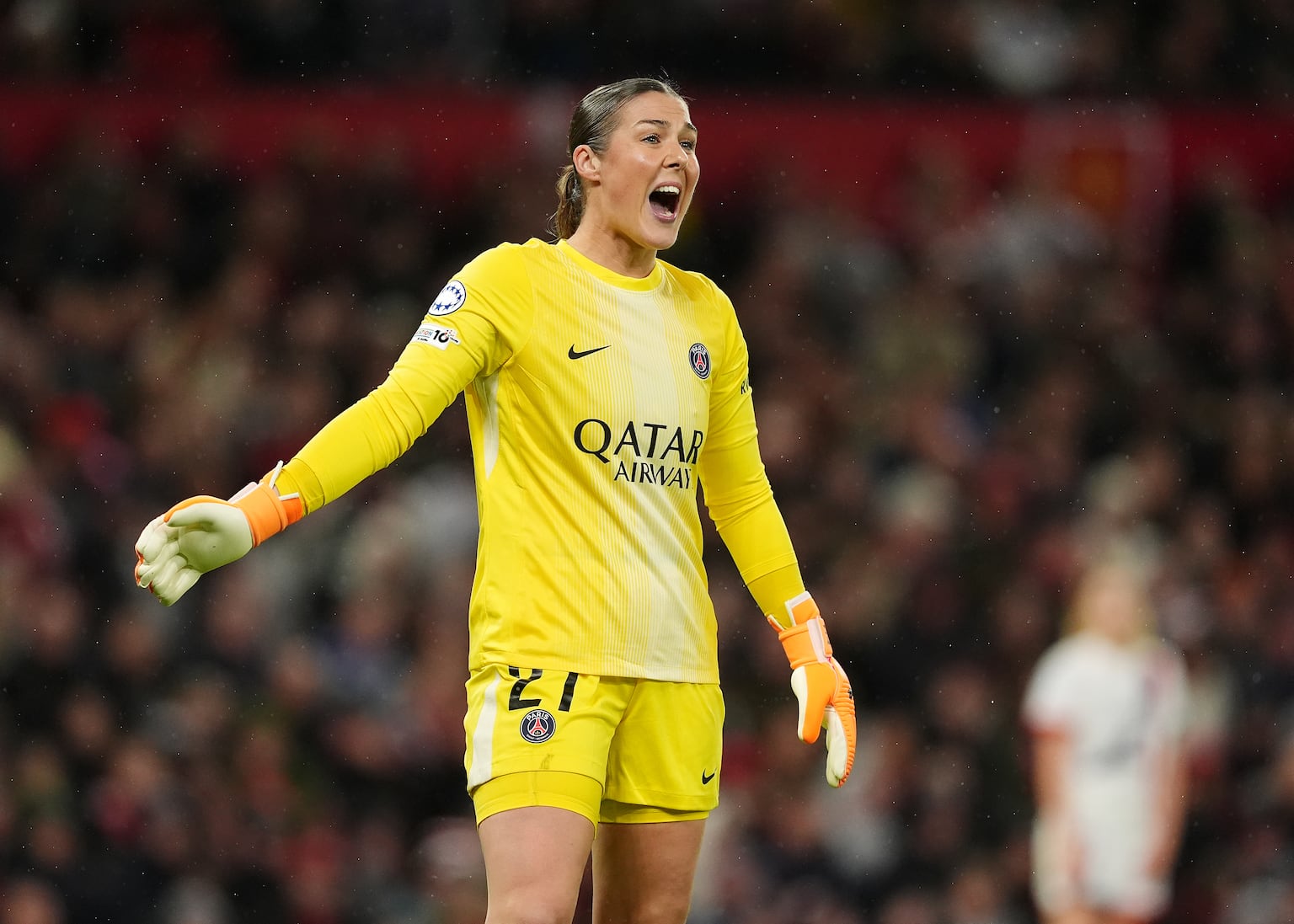 Mary Earps booed as Manchester United spoil her return with win over PSG
