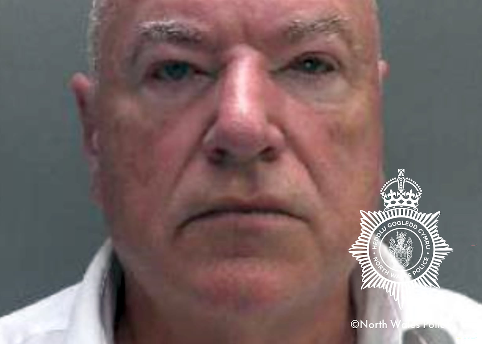 Missed opportunities to stop headteacher abusing girls, review finds