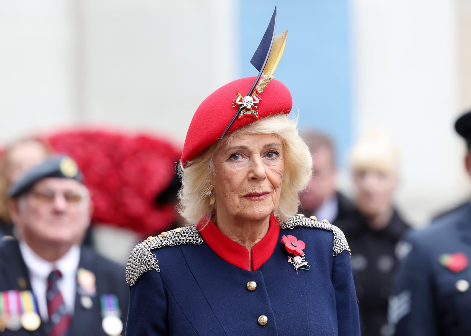 Queen pays tribute to war dead ahead of Remembrance Day