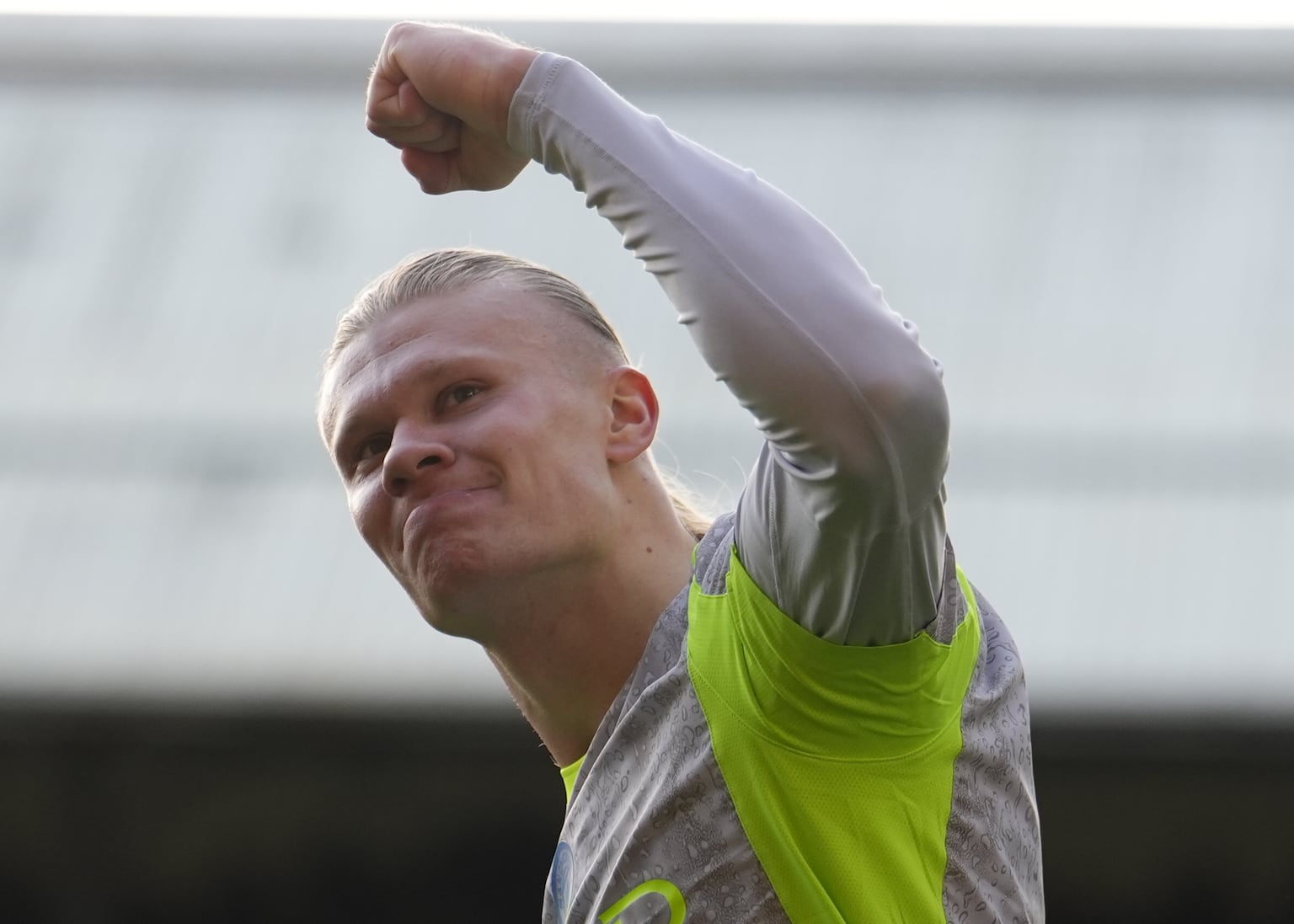 Erling Haaland scores twice as Manchester City close within two of Arsenal