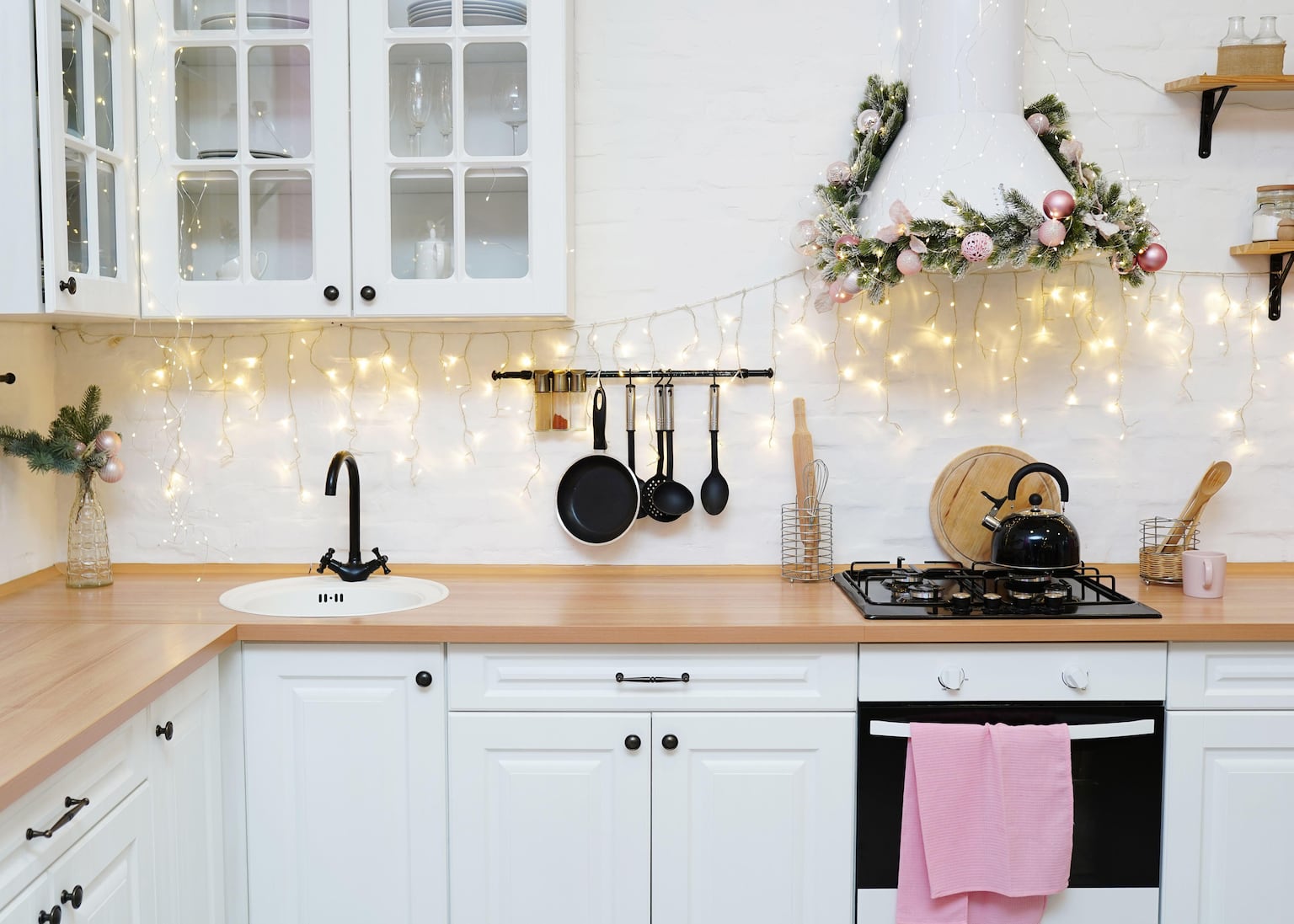 12 cleaning hacks for a sparkling Christmas