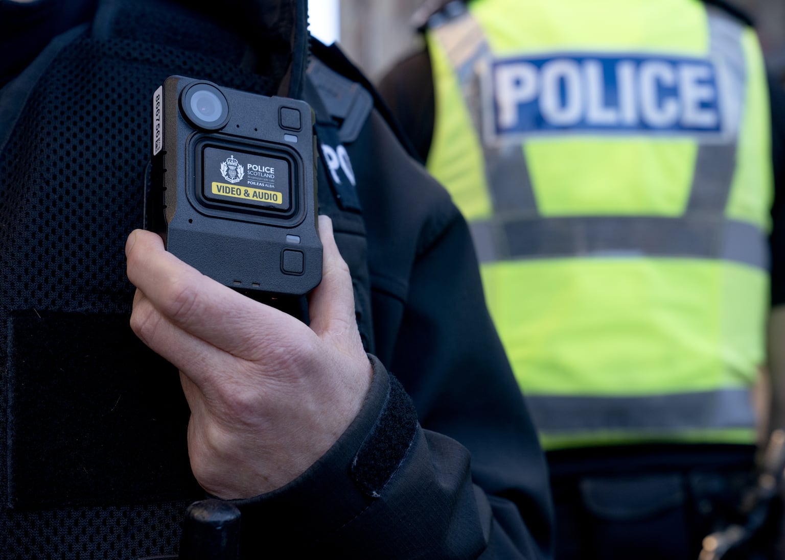 Woman taken to hospital after ‘harmful substance’ thrown at her in Glasgow