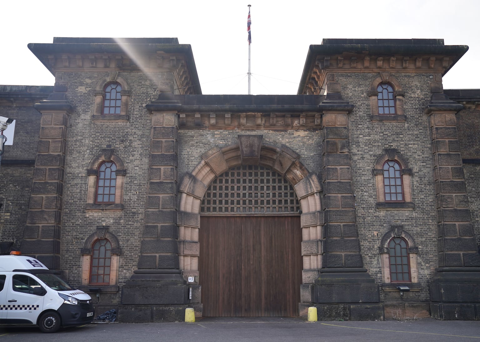 Prisoner manhunt continues as Lammy faces slew of questions