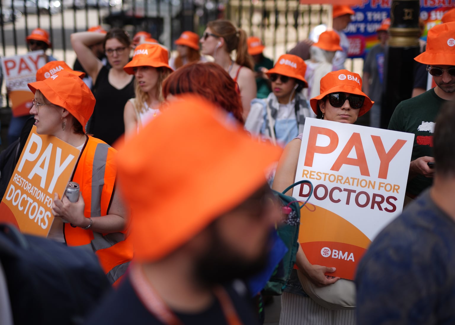 Wes Streeting in last-minute plea to doctors to call off strike