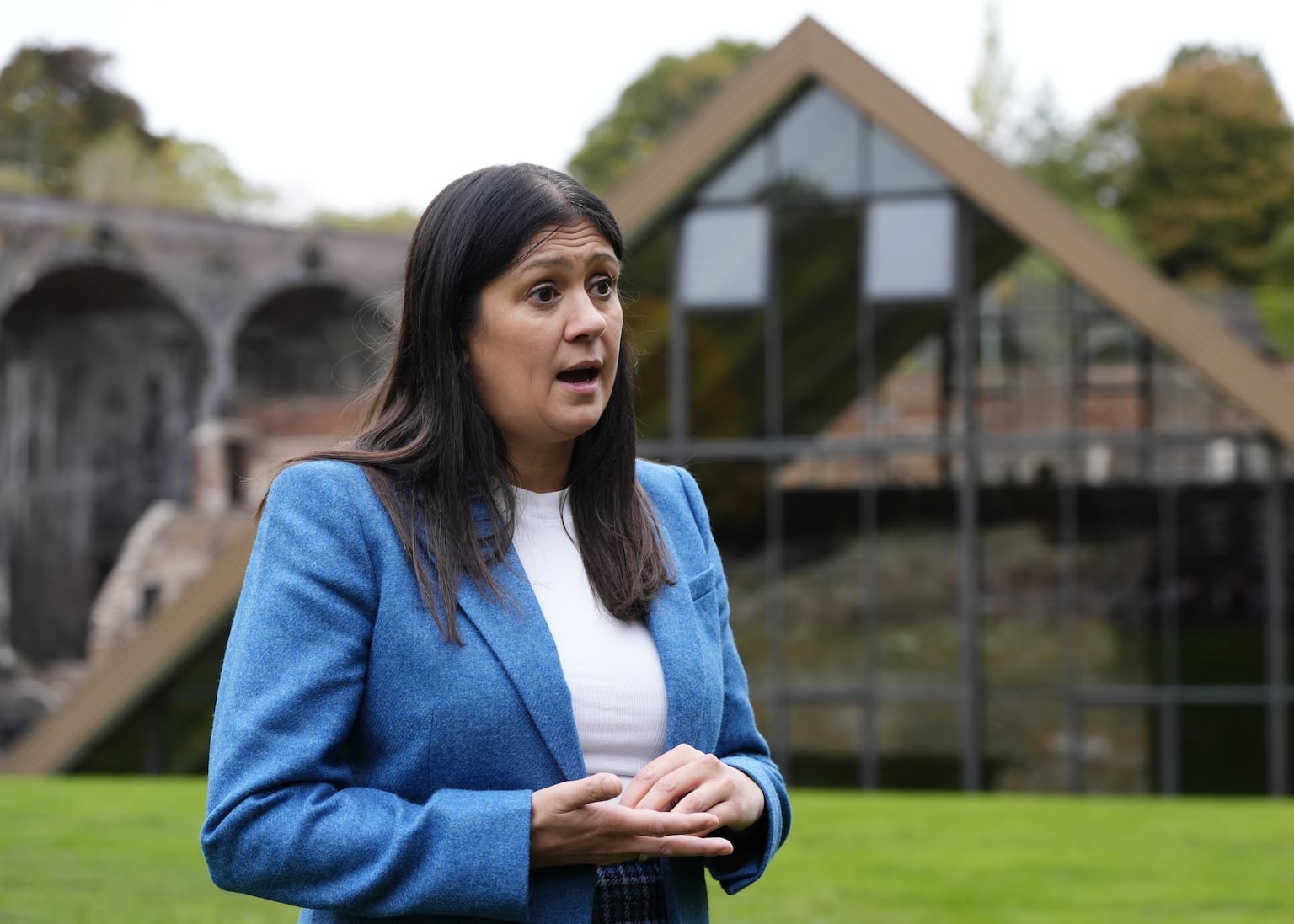 Lisa Nandy defends David Lammy over prison release errors and scrutiny claims