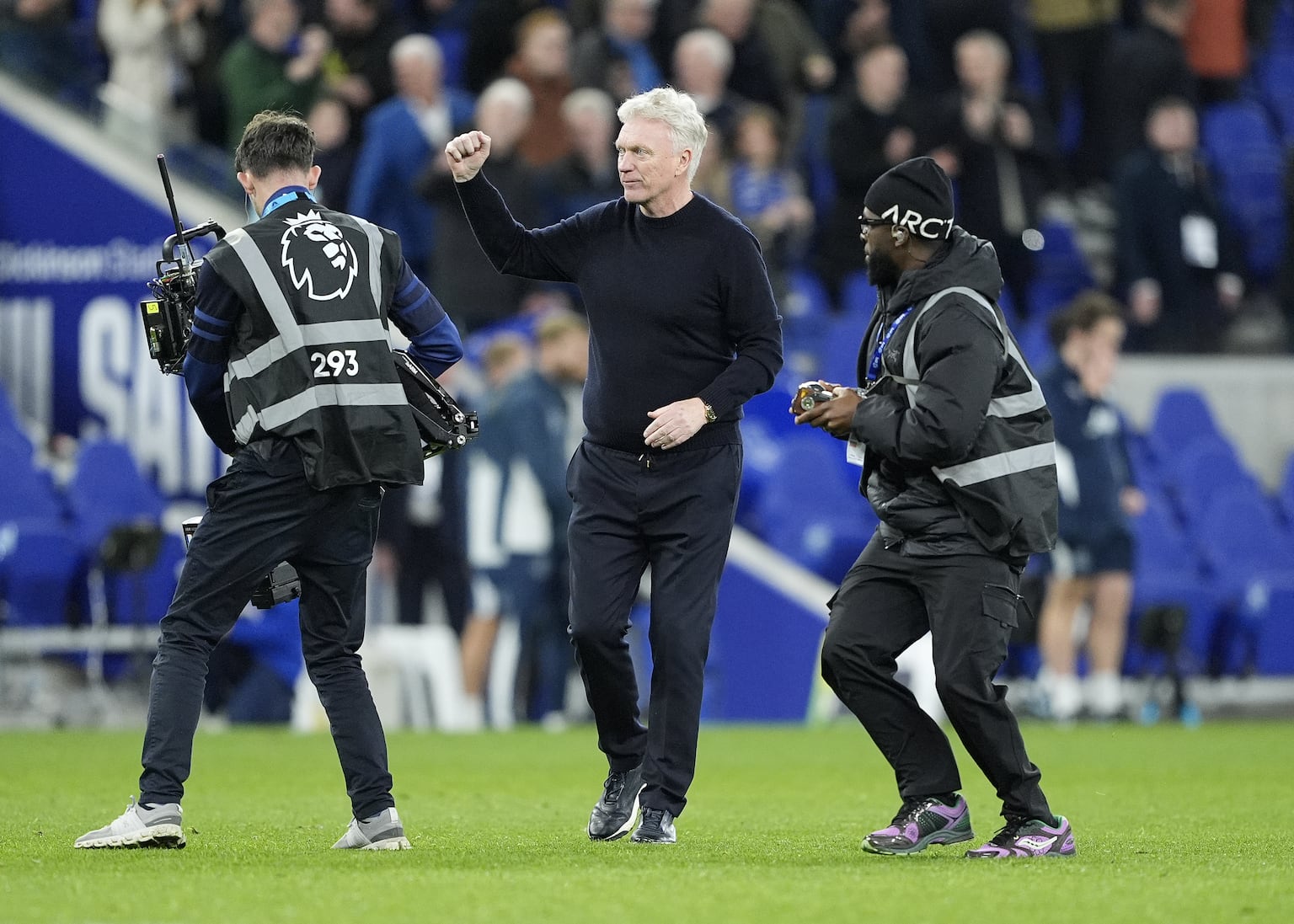Everton boss David Moyes praises striker Thierno Barry after beating Fulham